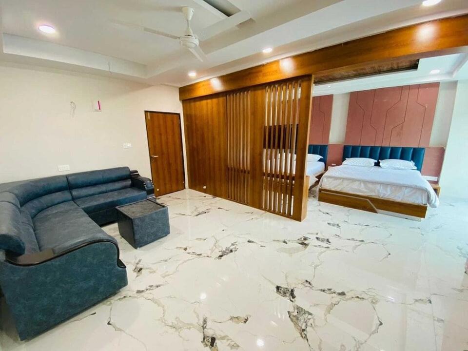 Super Townhouse Ambaji Formerly Hotel Kardhar Inn Exterior photo