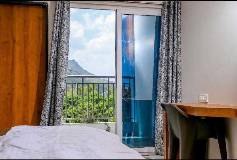 Super Townhouse Ambaji Formerly Hotel Kardhar Inn Exterior photo
