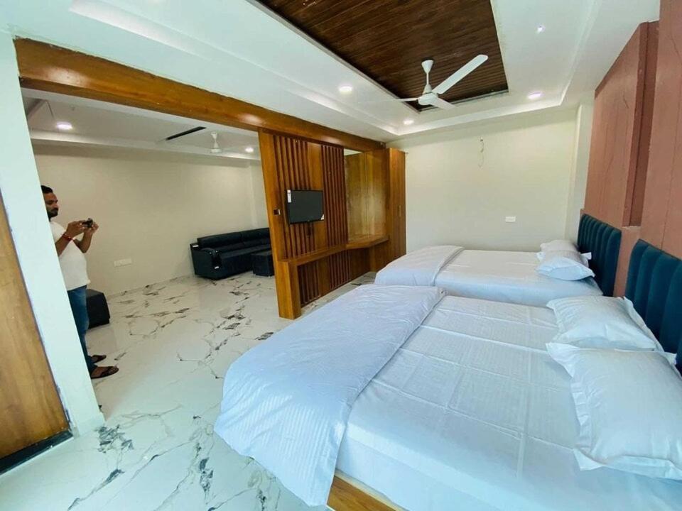 Super Townhouse Ambaji Formerly Hotel Kardhar Inn Exterior photo
