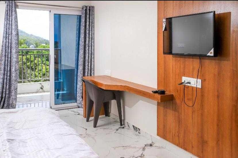 Super Townhouse Ambaji Formerly Hotel Kardhar Inn Exterior photo