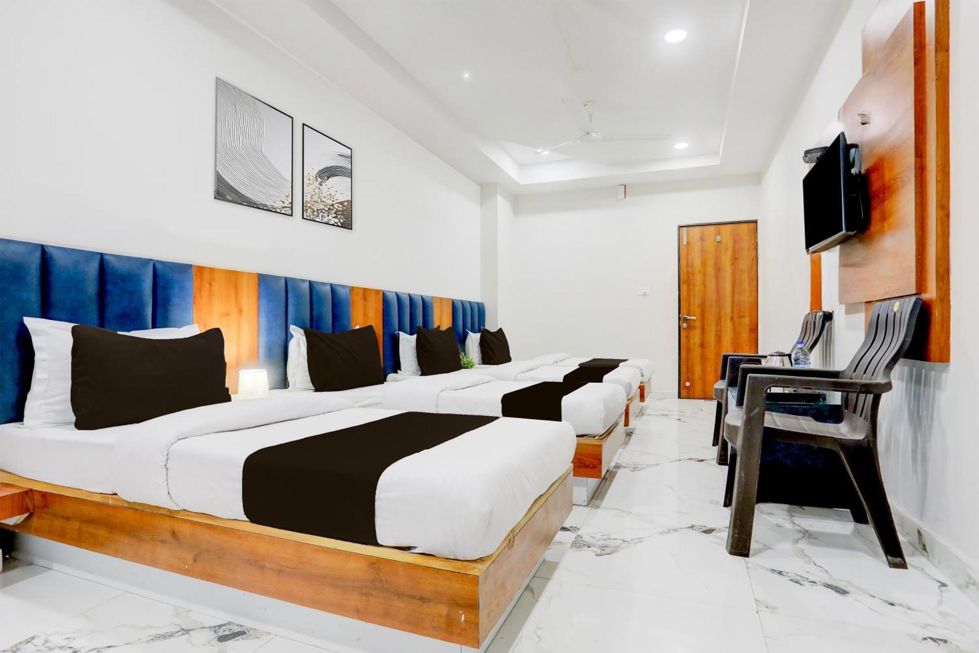 Super Townhouse Ambaji Formerly Hotel Kardhar Inn Exterior photo