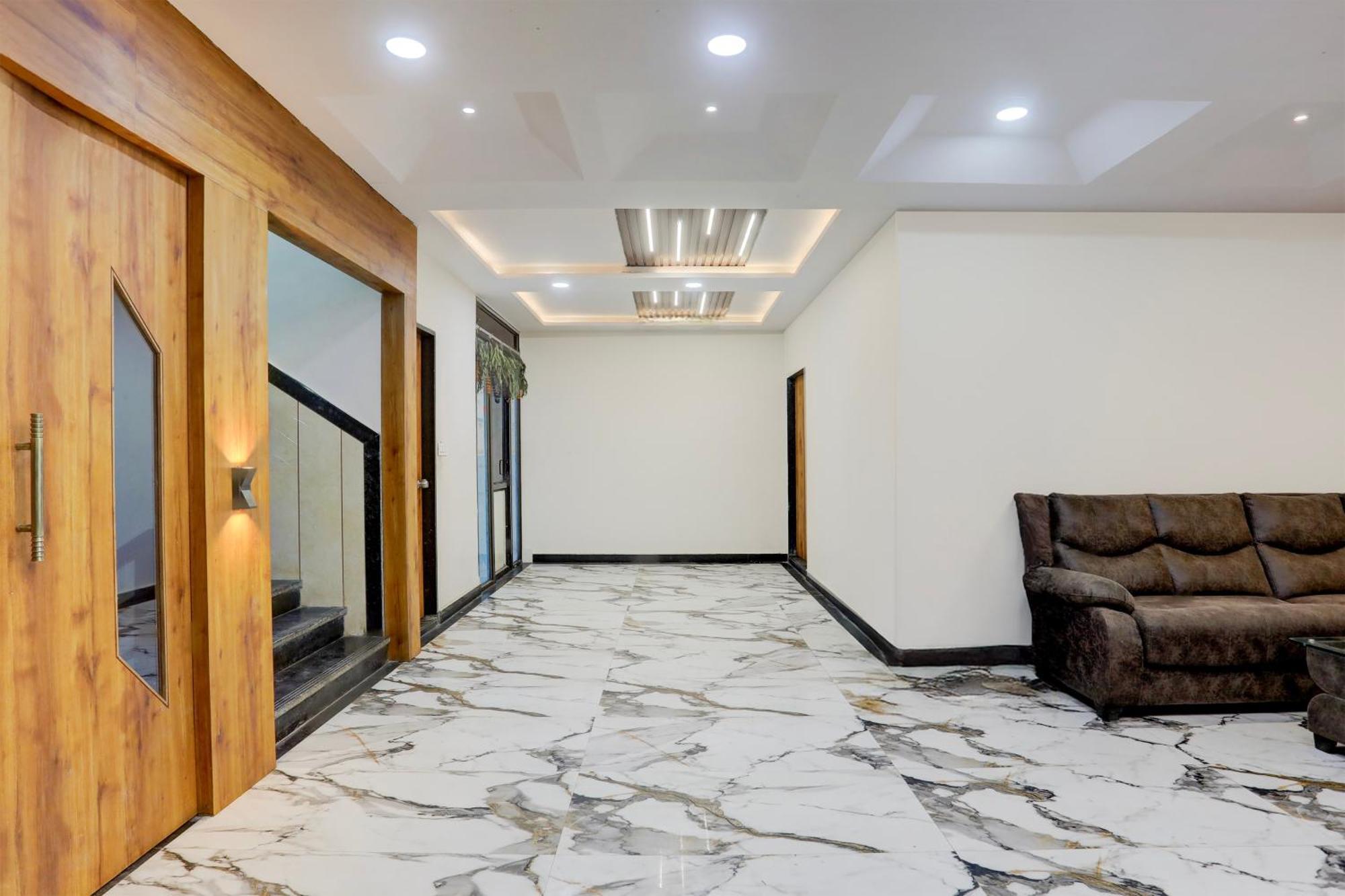Super Townhouse Ambaji Formerly Hotel Kardhar Inn Exterior photo