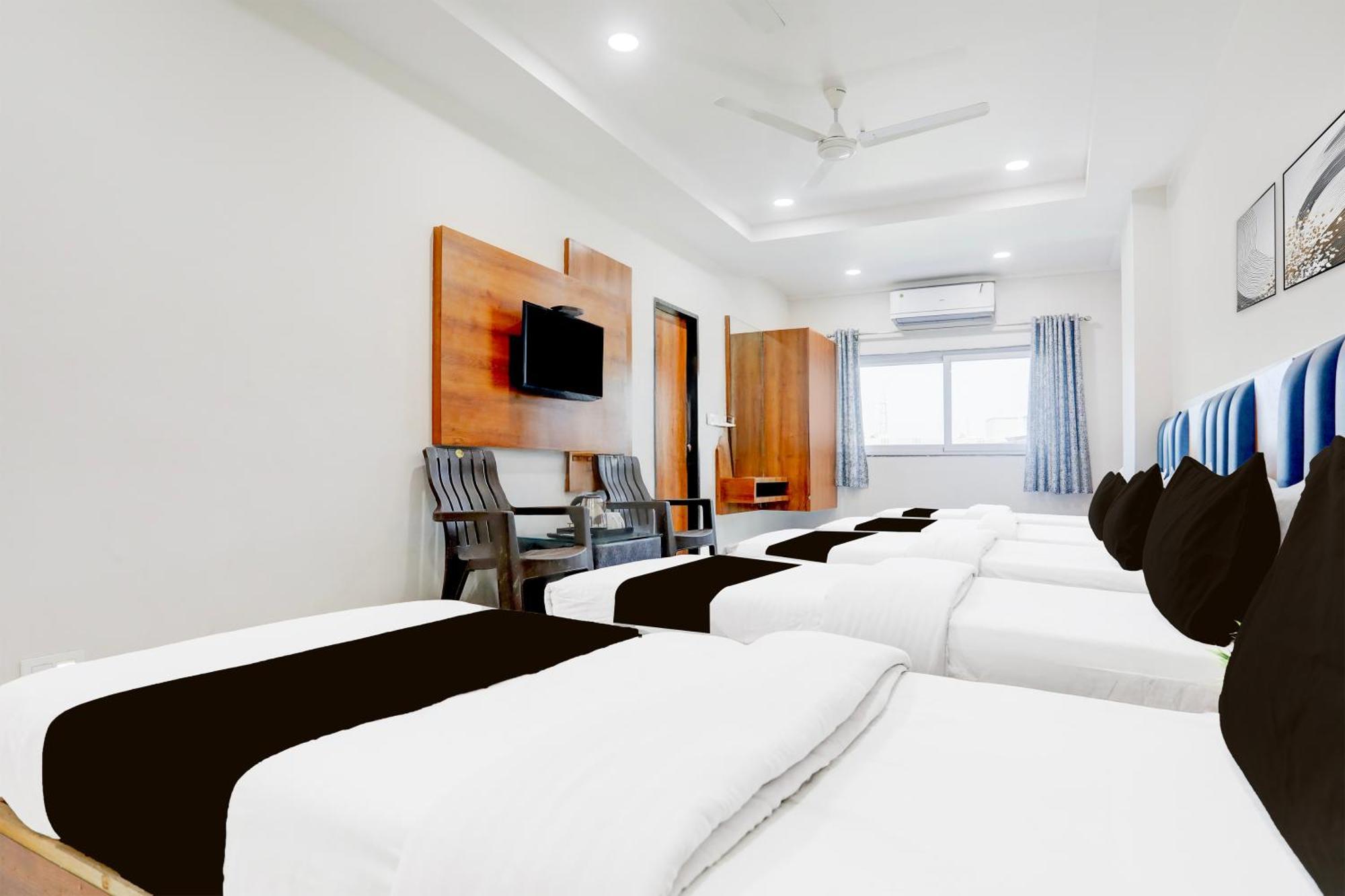 Super Townhouse Ambaji Formerly Hotel Kardhar Inn Exterior photo
