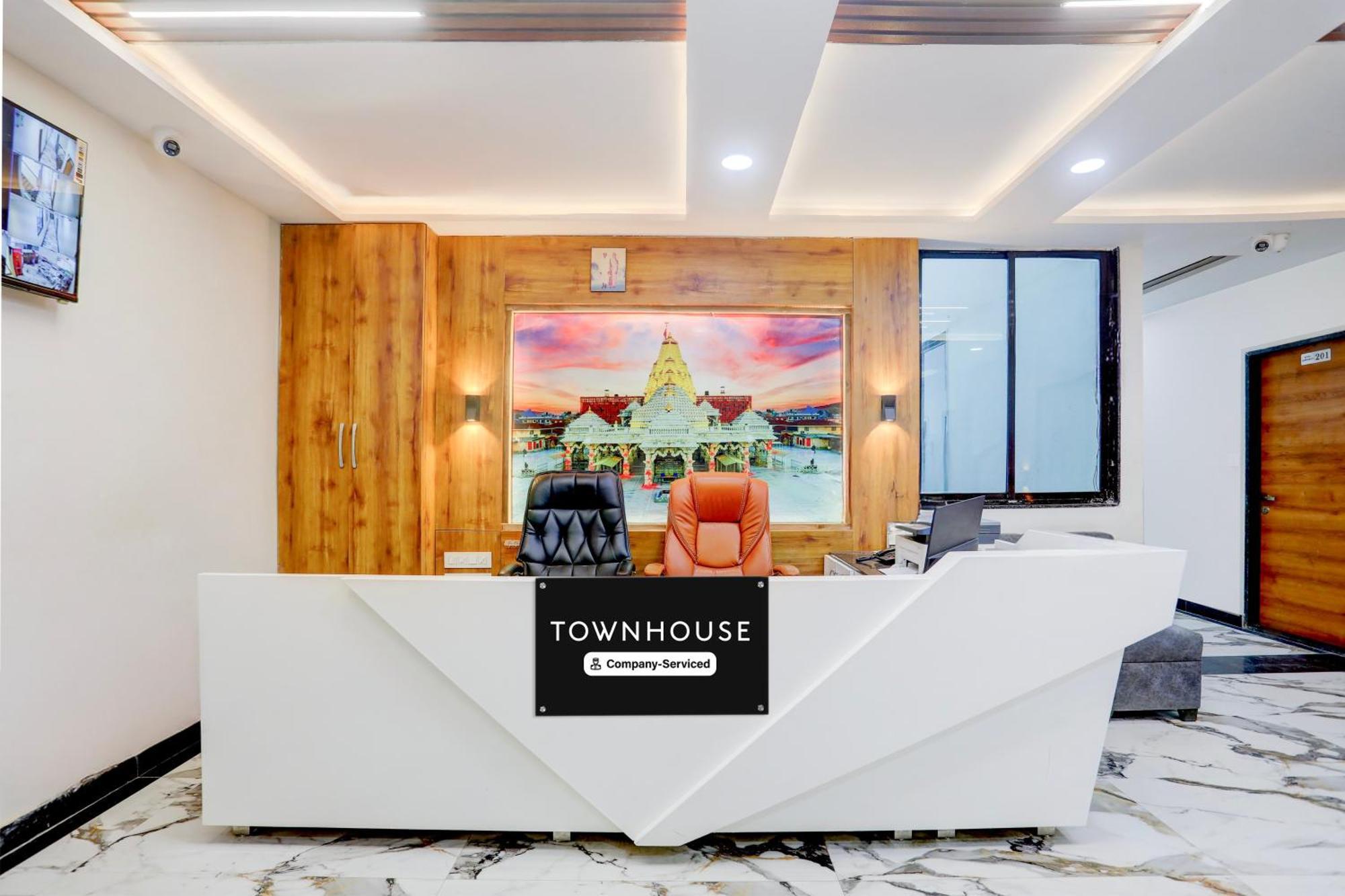 Super Townhouse Ambaji Formerly Hotel Kardhar Inn Exterior photo